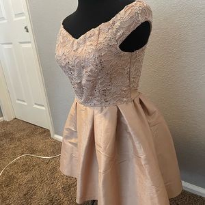 A night out dress. Size is xl however they run small so it can fit a M or L.